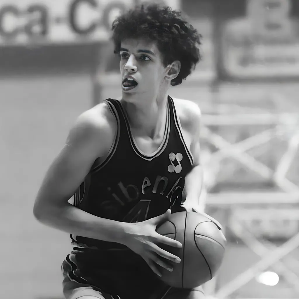 Dražen je u mlađim kategorijama bio najbolji strijelac kadetskog EP-a (1981. Grčka) i viceprvak Europe na juniorskom EP-u (1982. Bugarska). Sa studentskom reprezentacijom osvojio je srebro na Univerzijadi (1983. Kanada) i zlato (1987. Jugoslavija)